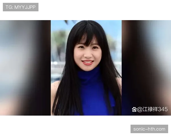 李梦今天买的那包限定香水，感觉她生活档次瞬间拉满了，普通人根本想象不到